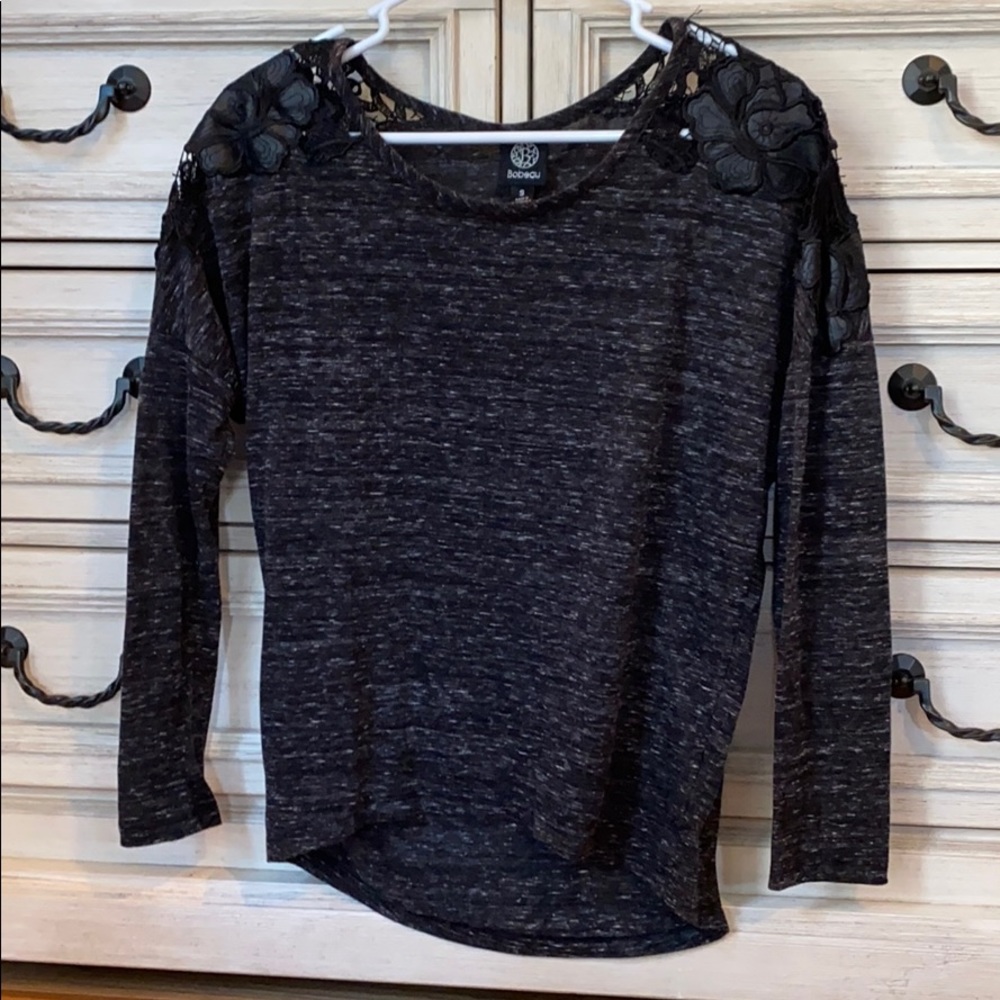 Long sleeve shirt with leather embroidery
